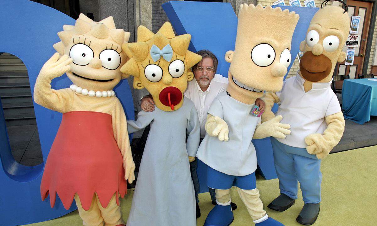 Vor 30 Jahren waren "Die Simpsons" zum ersten Mal zu sehen: In der Comedysendung "Tracey Ullman Show" wurde am 19. April 1987 ein Clip mit der gelben Familie aus Springfield ausgestrahlt. Im selben Jahr wurden sie zu einer eigenen Fernsehserie ausgebaut, die am 17. Dezember 1989 auf Sendung ging. Bis dahin hätte Serienerfinder Matt Groening eigentlich den Auftrag gehabt, den noch groben Zeichnungen noch einen Feinschliff zu geben - tat er aber nicht. Homer, Marge, Bart, Lisa, Maggie und Co blieben Rohentwürfe - und wurden zum Sensationserfolg. Heute sind "Die Simpsons" längst Kult - und laufen immer noch. Erst vor Kurzem wurde die Produktion einer 29. und 30. Staffel angekündigt.  Zum Jubiläum stellt "Die Presse" 13 Lieblingsfiguren vor: Im Bild: Matt Groening mit seiner Serienfamilie
