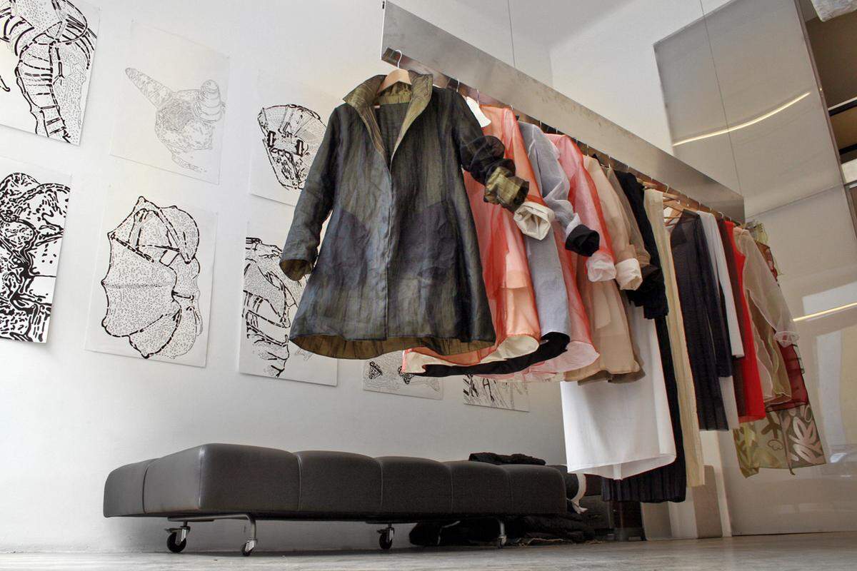 Bei &bdquo;Liniert&ldquo; in der Sechskr&uuml;gelgasse begegnen sich Mode und Design. www.liniert.info 