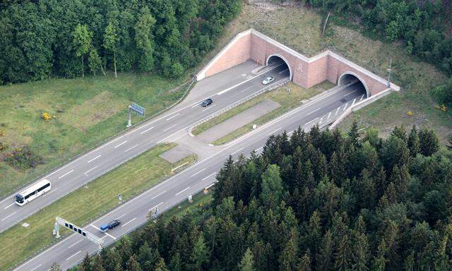 Archivbild vom Tunnelportal des Rennsteigtunnels bei Oberhof in Thüringen.