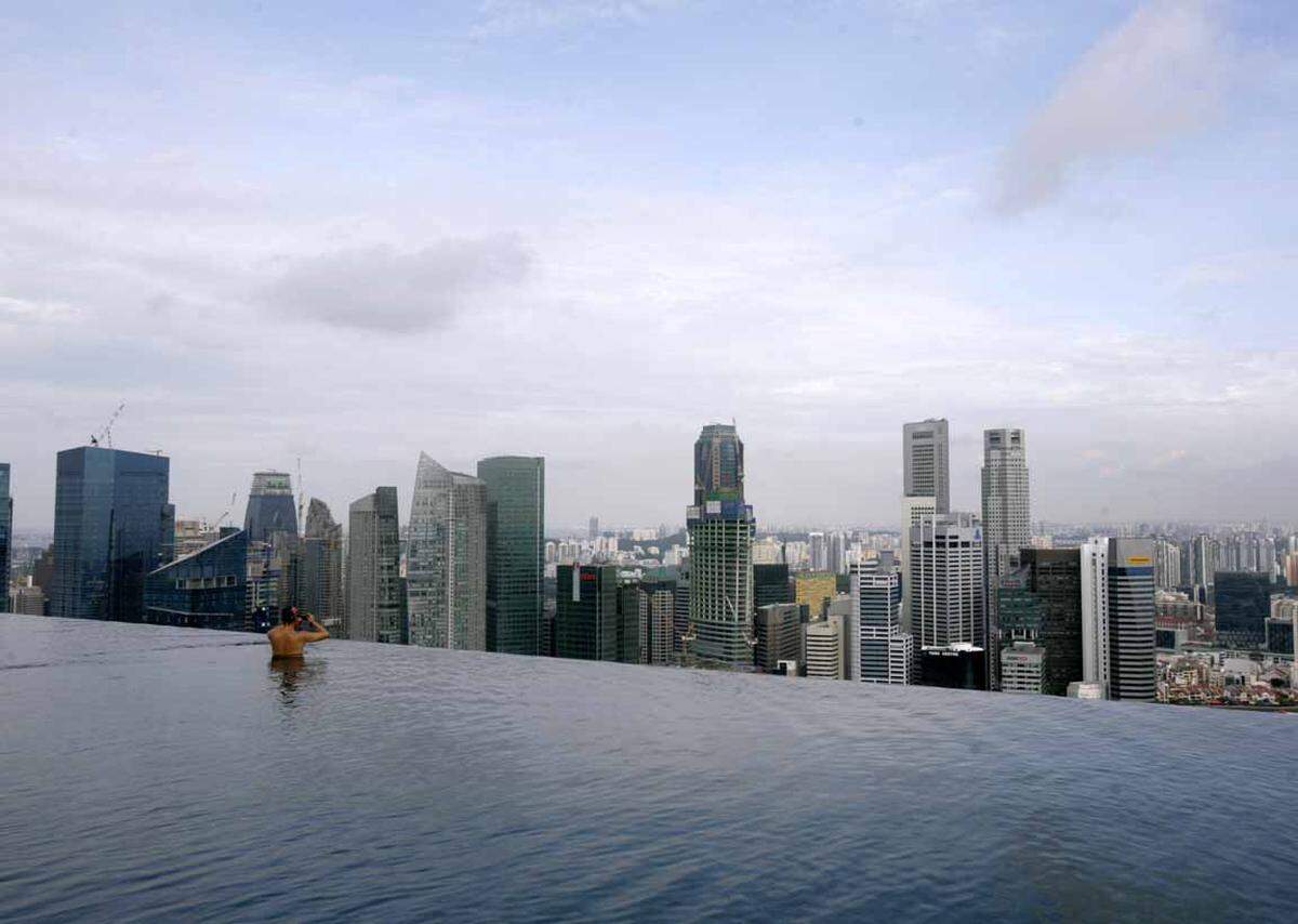 Diese schwimmenden Pavillons wurden 2010 eröffnet. Den besten Ausblick über Singapur hat man im Marina Bay Sands Sky Park.