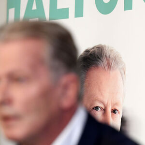 Mit seinem neuen Buch „Haltung“ löste der ehemalige ÖVP-Chef und Vizekanzler Reinhold Mitterlehner eine Debatte aus.