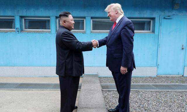 Kim Jong-un und Donald Trump in Panmunjom 