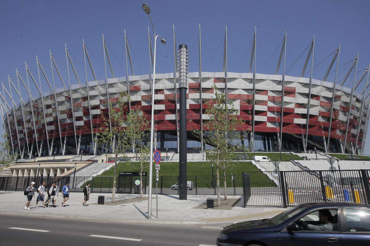 Hier wird am 8. Juni alles beginnen, wenn Co-Gastgeber Polen gegen Griechenland die Euro 2012 eröffnet. Wegen seiner außergewöhnlichen Form wird der 58.500 Zuschauer fassende Neubau auch "Weidenkorb" genannt. Die Arena ersetzt das legendäre Stadion Dziesieciolecia ("Stadion des 10-Jahrestages").