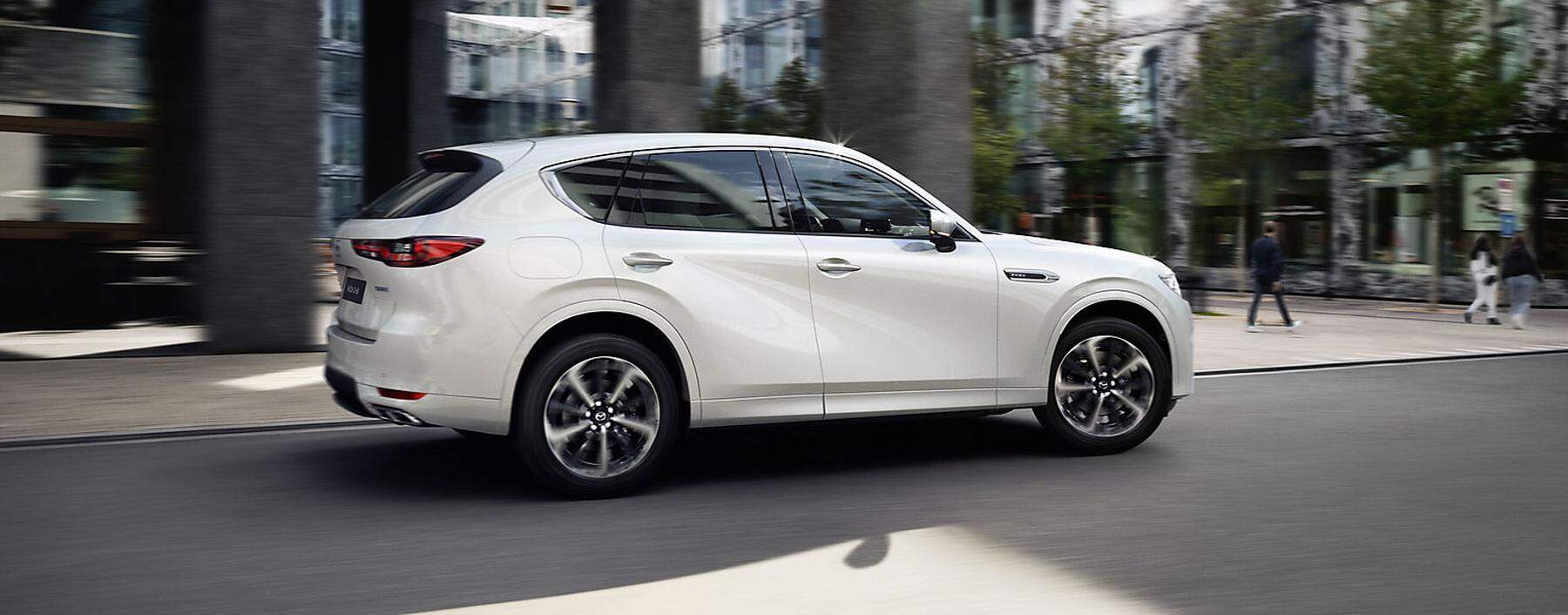 Als Plug-in-Hybrid kann der Mazda CX-60 bis zu 63 Kilometer emissionsfrei zurücklegen.