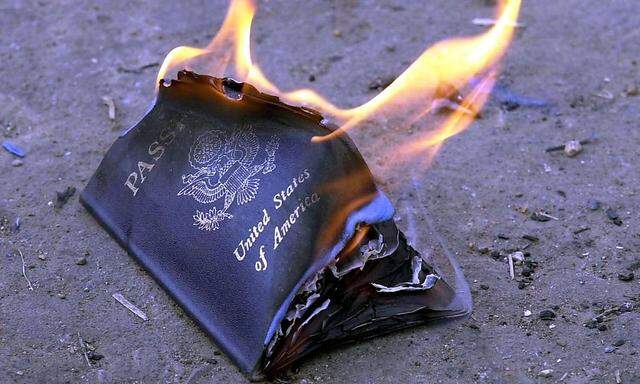 Brennender US-Pass