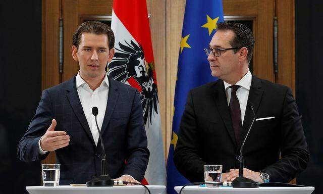 Head of the OeVP Kurz and head of the FPOe Strache address a news conference after coalition talks in Vienna