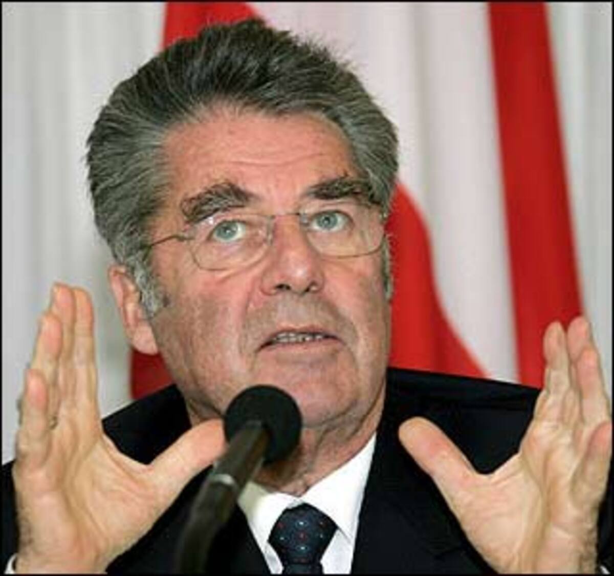 "Ich werde es nicht zulassen, dass Wahlen in unserem Land diskreditiert werden." Bundespräsident Heinz Fischer hat sich am 11. November vor 160 Schülern klar gegen Neuwahlen ausgesprochen.