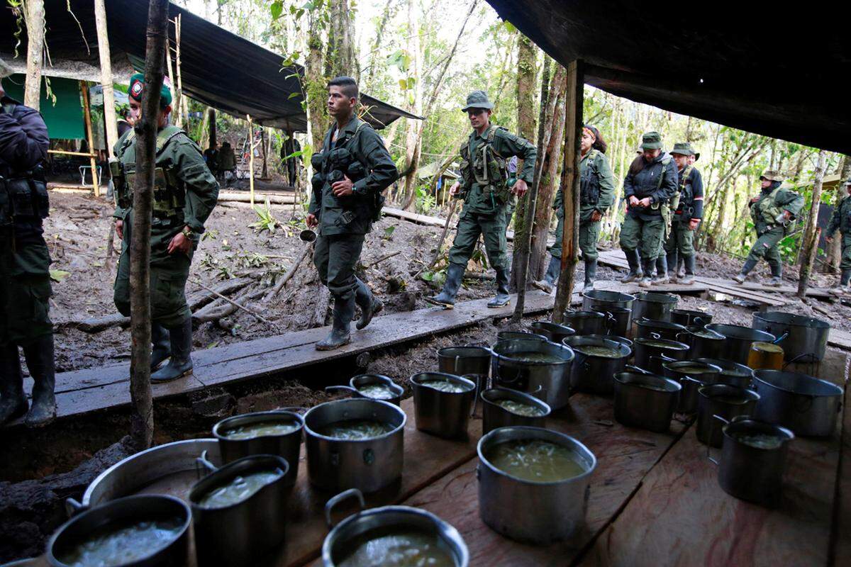 Der 27. Mai 1964 gilt als das Gründungsdatum der FARC. Die Armee griff aufständische Bauern in den Anden an. Unter der Führung von Manuel Marulanda, genannt Tirofijo, gründen 38 Überlebende den Bloque Sur, der später zur FARC wurde.