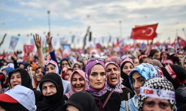 Der Wahlkampf der regierenden AKP spricht insbesondere die Religiösen im Land an.