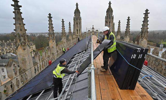 Um das Geld wird es nicht gegangen sein. Die Solaranlage auf der Kapelle im britischen Cambridge sorgte dennoch für Kontroversen. 