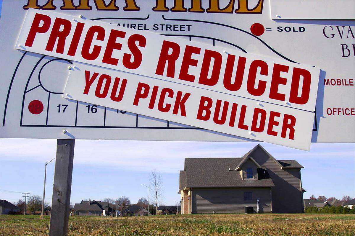 Salinas, die Geburtsstadt des großen Schriftstellers John Steinbeck, hat mit stark fallenden Immobilienpreisen zu kämpfen. In den letzten drei Jahren fielen die Häuserpreise um sagenhafte 61 Prozent. Das Haushaltseinkommen der zu zwei Drittel spanisch sprechenden Bevölkerung liegt für mehr als 10 Prozent der Einwohner unter der Armutsschwelle.