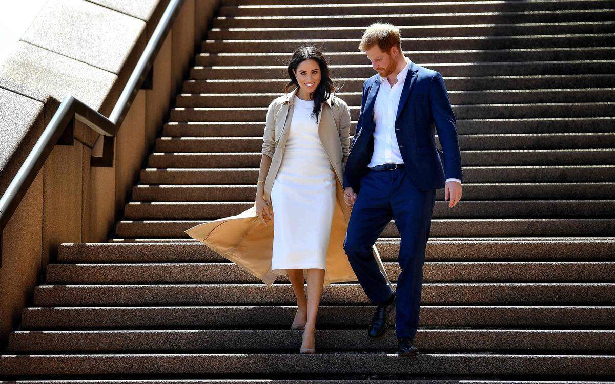 Touchdown in Sydney: Prinz Harry und Ehefrau Herzogin Meghan haben den ersten Tag ihrer Auslandsreise in Syndey absolviert. Und das nur wenige Stunden, nachdem sie verkündeten, im Frühling ein Baby zu erwarten.