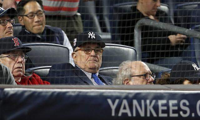 New Yorks legendärer Ex-Bürgermeister Rudy Giuliani, ein Fan des Baseballklubs New York Yankees, wirft sich mit Feuereifer für Donald Trump in die Bresche.
