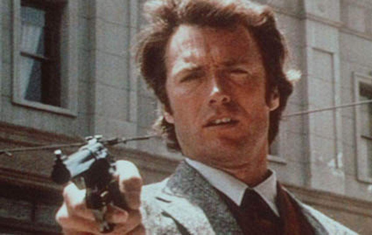 Nach seiner "Dollartrilogie" mit Sergio Leone und seinem Erfolg als "Dirty Harry"-Polizist führte Eastwood 1971 mit dem Psychothriller "Sadistico-Wunschkonzert für einen Toten" erstmals Regie. Mit "Bird" brachte er das Leben der Jazz-Legende Charlie Parker auf die Leinwand.  Im Bild: Ausschnitt aus "Dirty Harry"