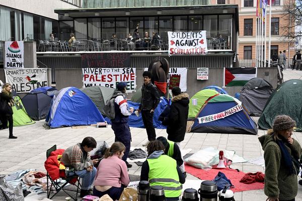 Andere Stadt, ähnliches Bild: Pro-Palästina-Kundgebung von Studenten in Helsinki.
