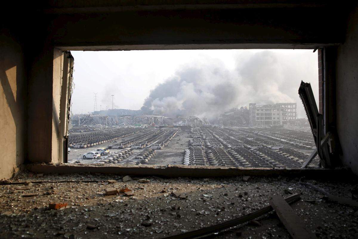 Mehr als 700 Menschen wurden in der Stadt verletzt, während die Explosionen das umliegende Industriegebiet Binhai verwüsteten.