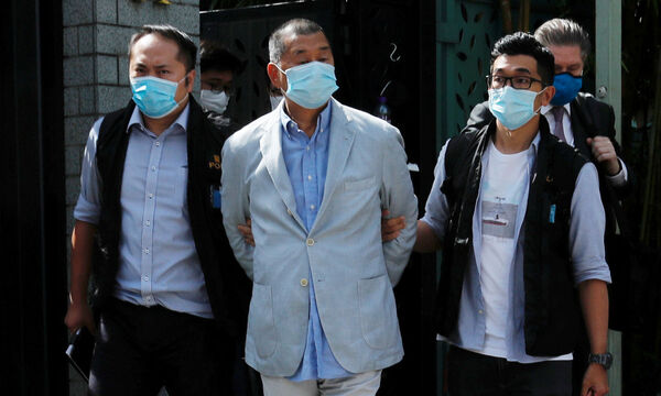 Der Medienunternehmer Jimmy Lai (Mitte) bei seiner Festnahme am 10. August.