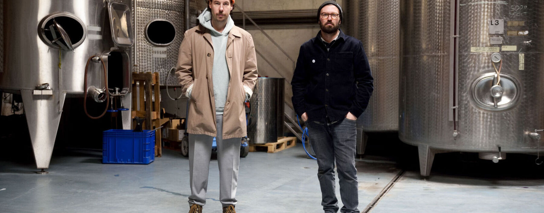 Tristan Hanzl (links) und Daniel Möhler (nicht im Bild) stellen gemeinsam mit dem burgenländischen Winzer Franz Weninger einen Bio-Bitter-Aperitif namens Super Cattivo her. 