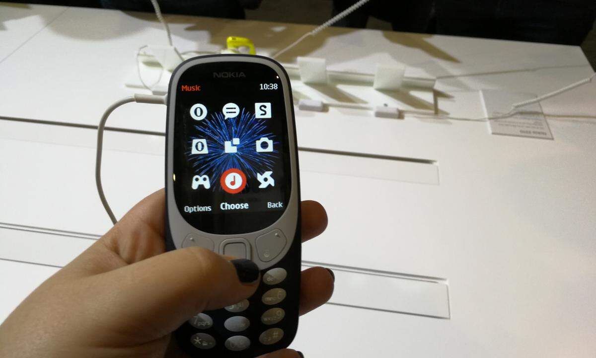 Beim Betriebssystem setzt Nokia HMD auf Series 30+. Die Bedienung ist, gemessen an dem Gerät und seiner technischen Ausstattung, flüssig.
