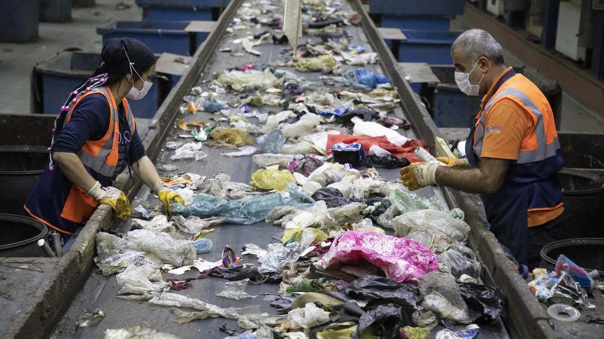 Kreislauf des Grauens: Der in die Türkei exportierte Plastikmüll landet ...