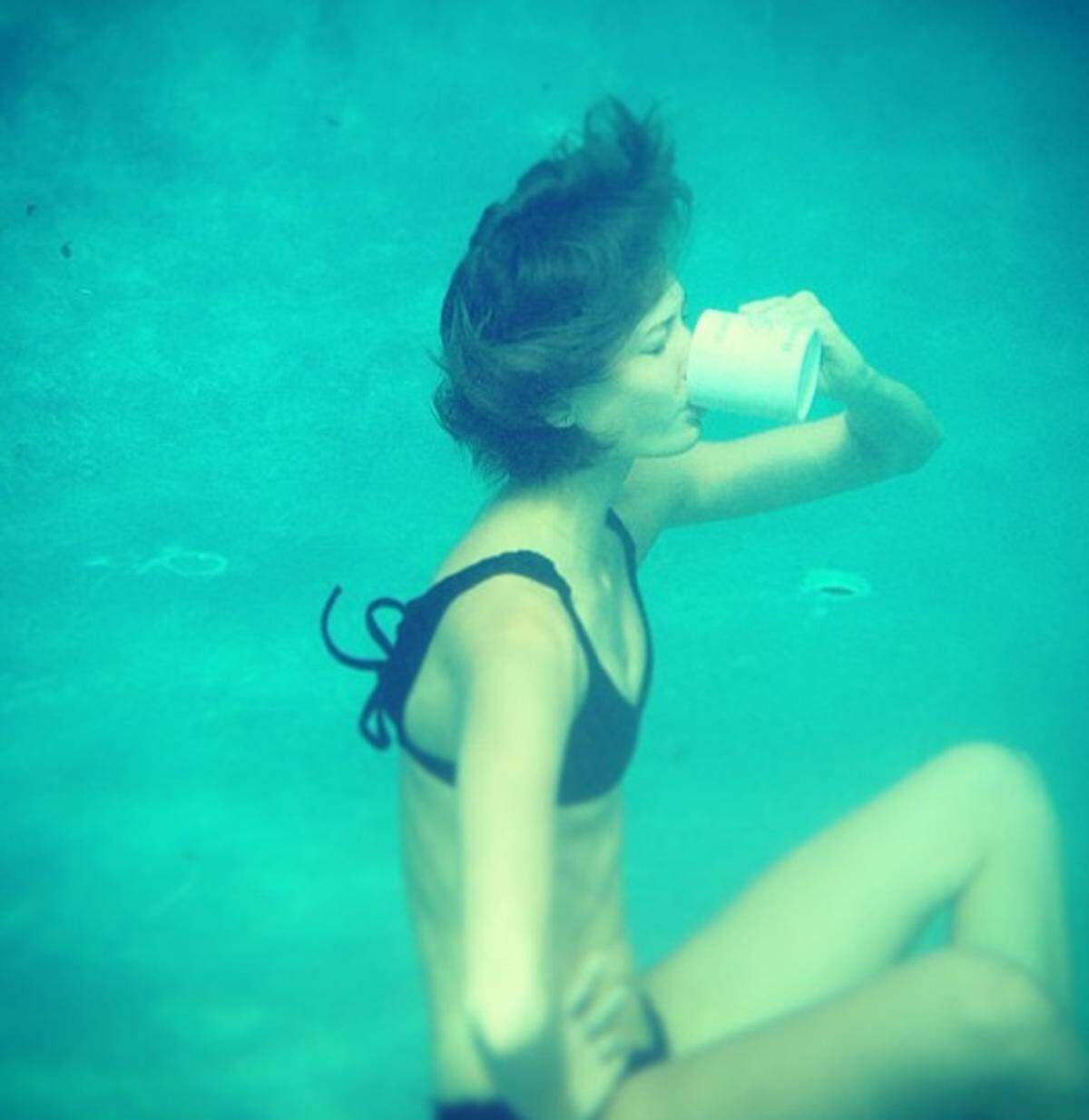 Unter Wasser macht auch Topmodel Karlie Kloss eine gute Figur.