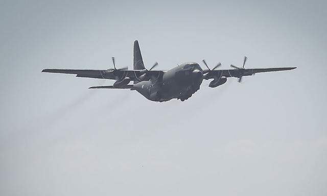 Das Bundesheer hat am 20. Juli 2016 den ersten Abschiebungsflug mit einer Hercules C-130 durchgeführt