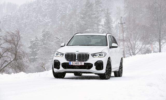 Gerüstet für diesen Winter: der neue BMW X5 mit xDrive-Allradantrieb, der bis zu 100 Prozent der Kraft auf die Vorder- oder Hinterachse lenken kann (normal ist 40:60). 