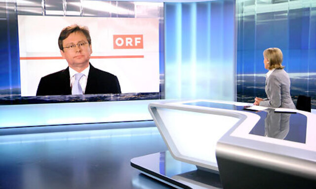 'ZiB' Im Bild: ORF-Generaldirektor Dr. Alexander Wrabetz (Live-Zuspielung), Hannelore Veit. Mit dem ORF täglich bestens informiert: Hannelore Veit meldete sich am 10. April um 9.00 in ORF 2 mit den topaktuellen Ereignissen des Tages erstmals aus dem neu designten 'ZiB'-Studio. SENDUNG: ORF2, DI, 10.04.2007, 09:00 UHR