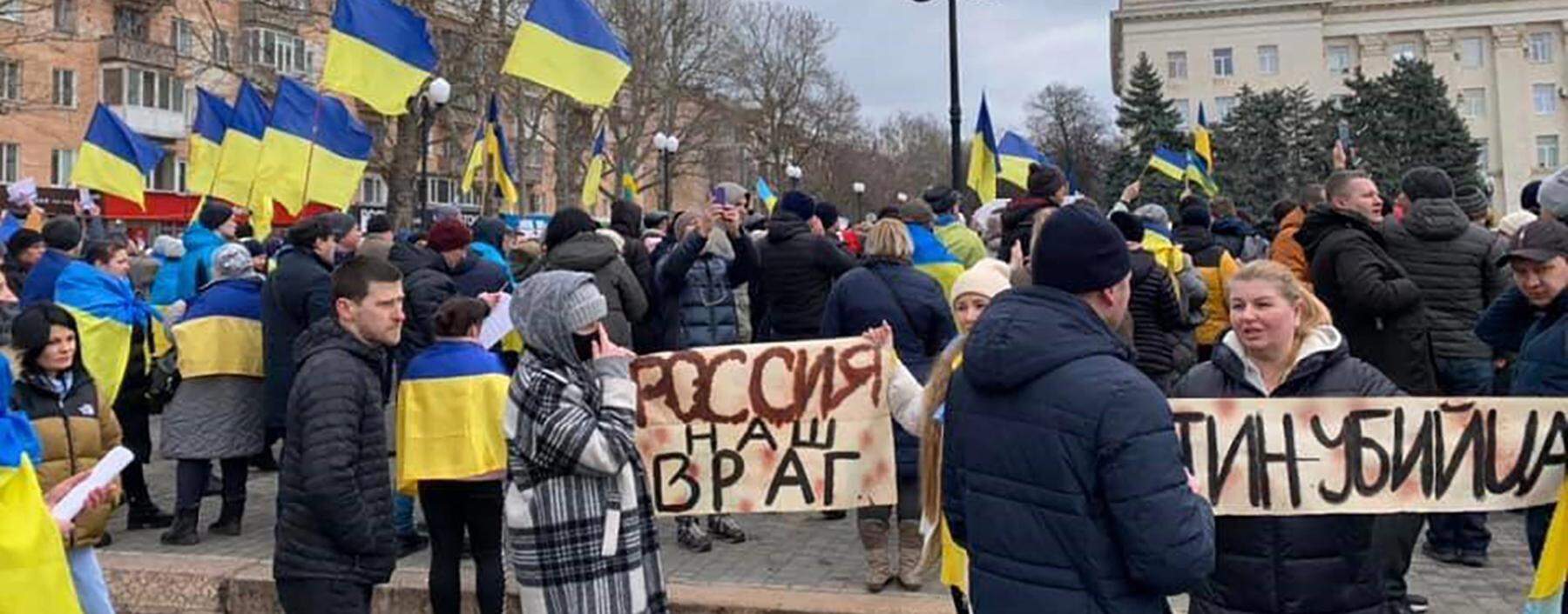 Furchtloser Protest in der von russischen Truppen eroberten Großstadt Cherson:  Hier gab es zuletzt große pro-ukrainische Demonstrationen.