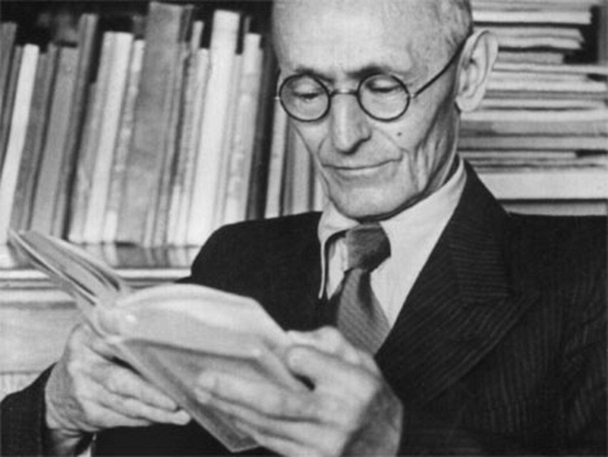 Der Schriftsteller Hermann Hesse verzauberte Generationen von Jugendlichen. In der Schule gehörte Hermann Hesse allerdings nicht zu den besten. Er blieb einmal sitzen.