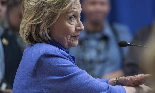 Hillary Clinton bezichtigt alle 16 republikanischen Präsidenschaftskandidaten als frauenfeindlich.