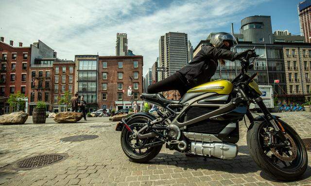 Jung, urban – und kaum die Zielgruppe für Harleys gar teure Live Wire: Das E-Modell spielt bei der Sanierung der Marke keine Rolle mehr.