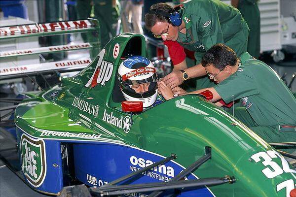 Michael Schumacher gibt in Spa am Steuer eines Jordan-Ford mit Startnummer 32 sein Formel-1-Debüt. Ein Kupplungsschaden stoppt ihn wenige hundert Meter nach dem Start. Nach nur einem Rennen wechselt er zu Benetton-Ford. Im ersten Rennen im neuen Auto in Imola wird Schumacher Fünfter und holt seine ersten zwei WM-Punkte.