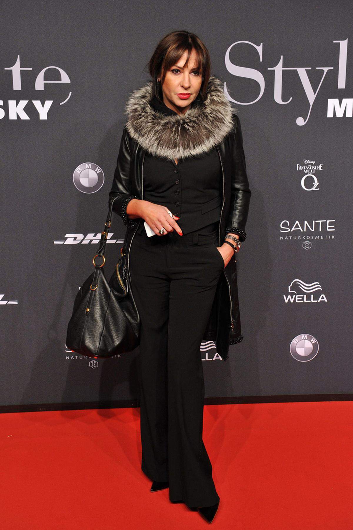 Schauspielerin Simone Thomalla zeigte sich den Fotografen auf dem roten Teppich.