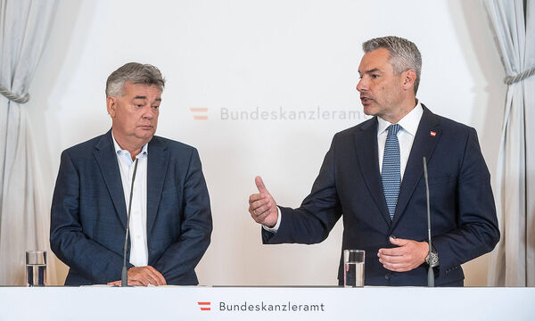 Bundeskanzler Karl Nehammer sprach von einem "historischen Schritt", Vizekanzler Werner Kogler versprach mehr Geld für jene, "die es brauchen".