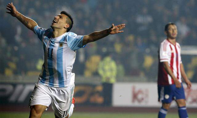 Der Argentinier Sergio Agüero jubelt über seinen Treffer.