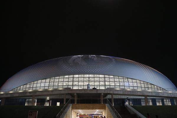 Eines der weiteren Prunkstücke ist der Bolschoi Ice Dome. Dieser Bau schlug mit 300 Millionen Dollar zu Buche. 12.000 Zuschauer werden hier auch das Eishockey-Finale sehen.