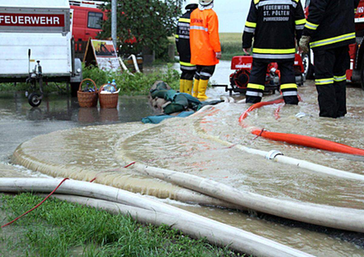 Seit 14 Tagen kämpfen in Niederösterreich 18.000 Feuerwehrleute mit Überschwemmungen und ihren Folgen.