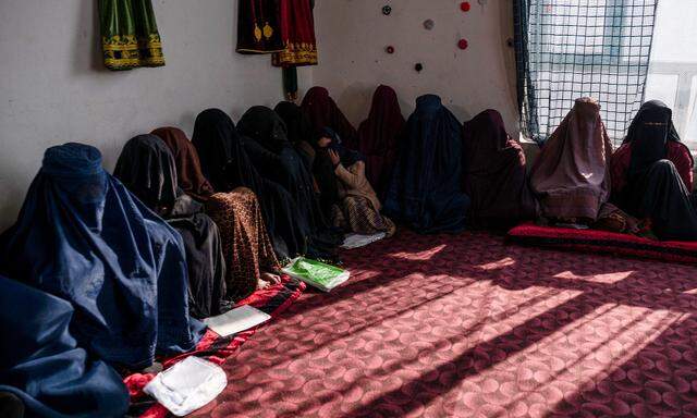 Afghanistans Frauen leiden immer stärker unter der Unterdrückung durch die Taliban.