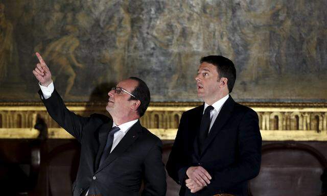 Athen oder Berlin? Frankreichs Staatschef, François Hollande (l.), und sein italienischer Kollege, Matteo Renzi, müssen sich entscheiden, ob sie gemeinsam mit Griechenland eine Front gegen Deutschland bilden wollen. 
