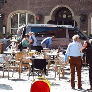 Ein Kastenwagen raste in einen Gastgarten in der deutschen Stadt Münster. 