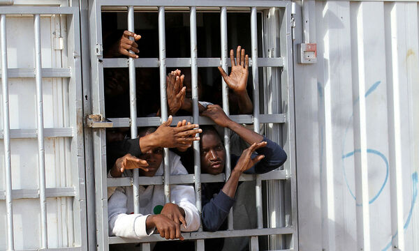 Illegale Migranten in einem Internierungslager in Libyen.