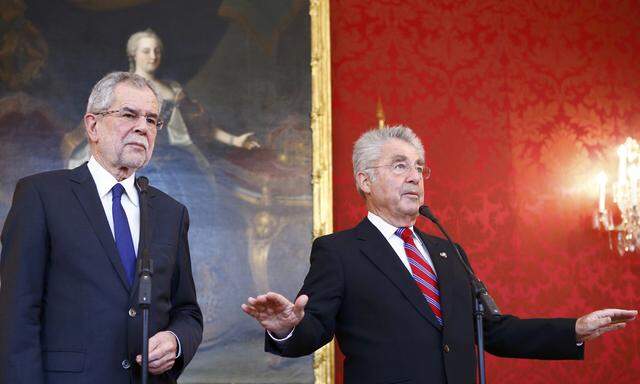 Austrian President Fischer speaks to media during a meeting with President-elect Van der Bellen in Vienna