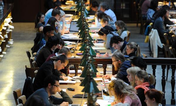56 Prozent der Studienabsolventen sehen das Studium als gute Grundlage für die berufliche Karriere. 