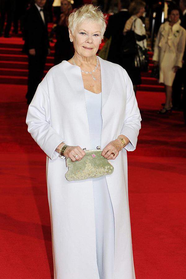 Bonds gestrenge Chefin: Dame Judi Dench spielt "M".