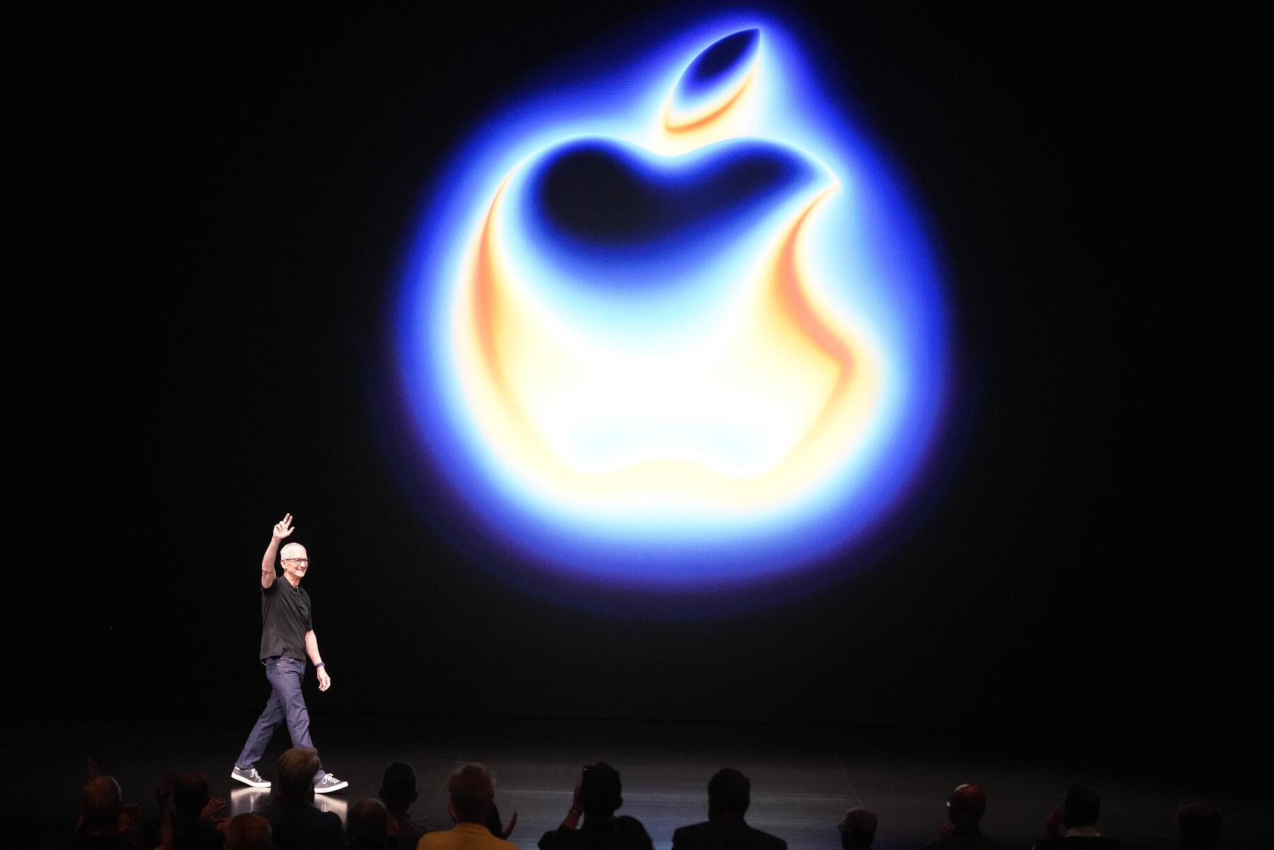 WWDC 2026: Der Abschied von Tim Cook und Siris Com