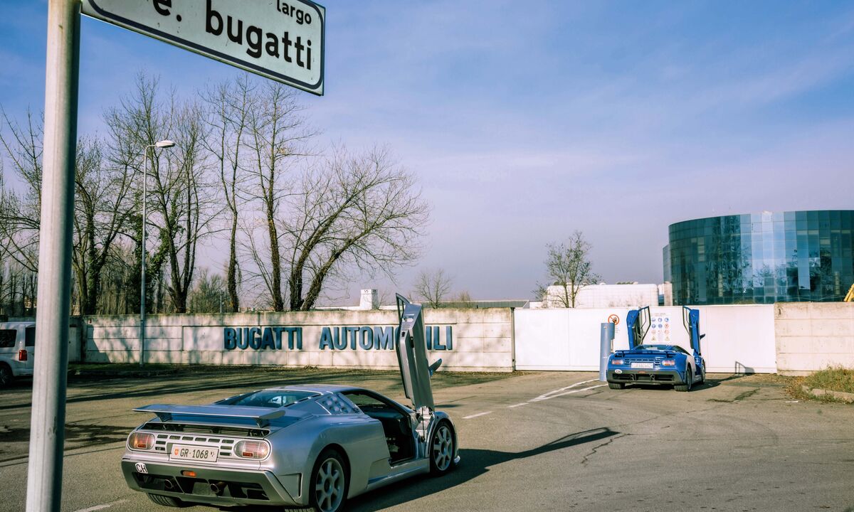 Ante portas: Rechts das gläserne Verwaltungsgebäude. Kunden kamen gern auch mit dem Heli.