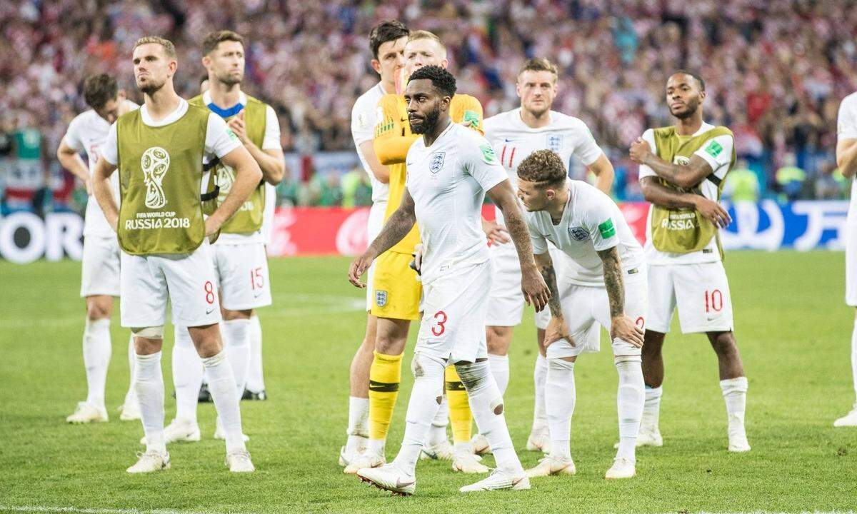 "The Guardian": "Es war als ob man zuschaut, wie ein wunderschönes Gemälde vor deinen eigenen Augen zerrissen wird. Englands Traum, es ins erste WM-Finale in mehr als einem halben Jahrhundert zu schaffen war aus, und in den verzweifelten Augenblicken nach dem Schlusspfiff, als die Spieler ziellos über das Feld wandelten, fast zombiehaft in ihrer Verzweiflung, war es unmöglich, sich nicht zu fragen, ob daraus nicht ein lebenslanges Bedauern wird."  
