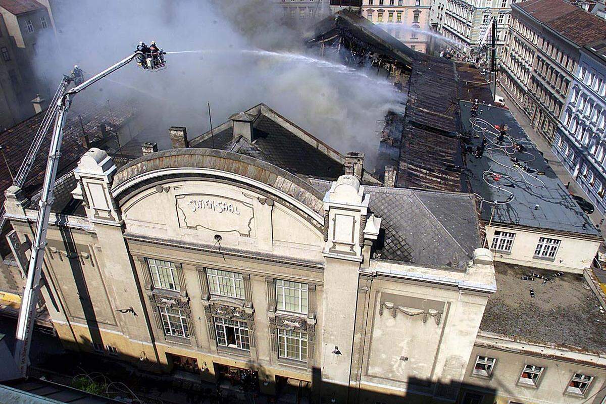 Zehn Jahre ist es her, dass die Sofiensäle in Wien-Landstraße durch einen Brand zerstört worden sind. Jahrelang lag die Ruine brach, nun hat die Revitalisierung des historischen Baujuwels begonnen. Von Bernhard Lichtenberger