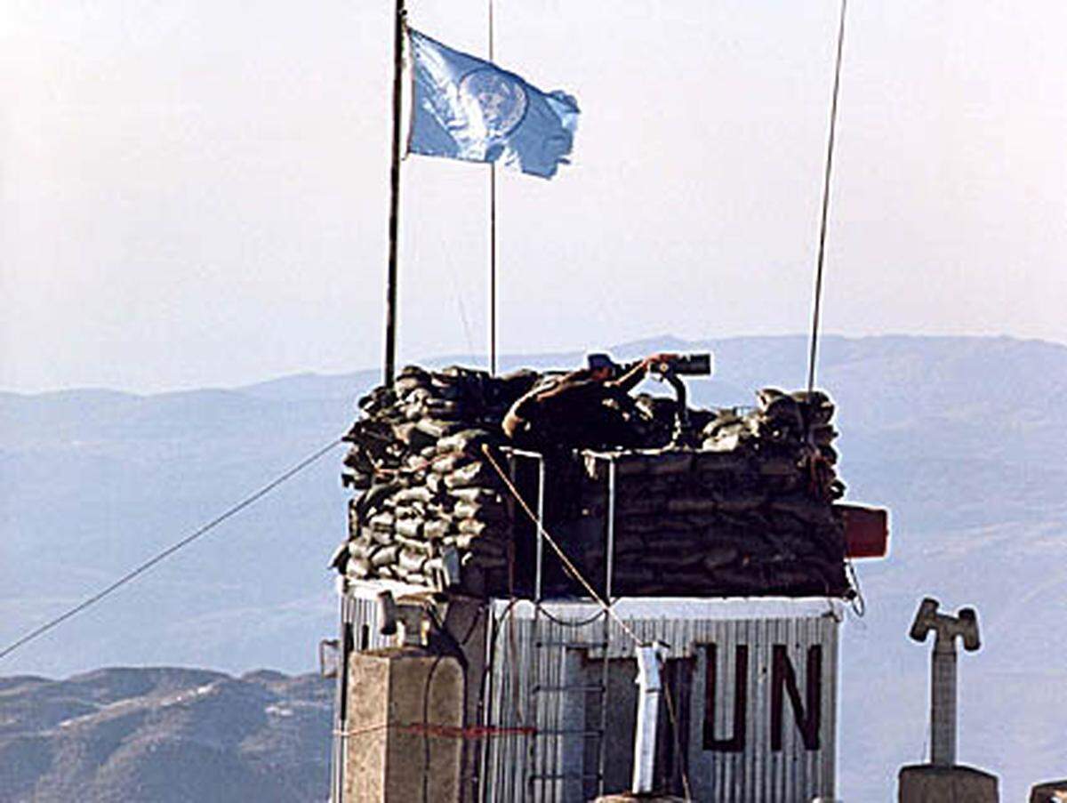 2006 rückten die österreichischen Blauhelme auf dem Golan wieder auf tragische Weise ins Zentrum des Interesses. Am Rande des Libanon-Krieges traf am 25. Juli israelische Fliegerbombe den UN-Stützpunkt Khaim im Südlibanon und tötete vier UN-Soldaten, darunter auch den österreichischen Major Hans-Peter Lang. Israel entschuldigt sich für den "tragischen Unfall".